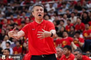 想对老叔说啥?郭艾伦:早点睡 别紧张 上场输球估计他都吃不下饭