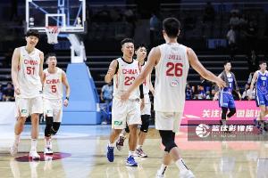 媒体人:中国男篮今天中午启程回国 休整一下然后开总结会