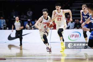 媒体人:集训期间赵继伟两次崴脚 大秋三宁李弘权高诗岩也都带伤