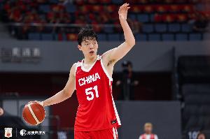 媒体人:杨瀚森6日晚回青岛处理个人事务 他预计会参加8月窗口期