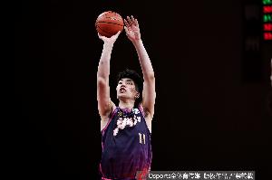 媒体人:余嘉豪签下4年B类合同 合同和去年浙江提供的保持一致