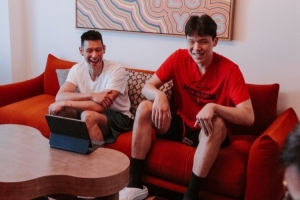 开拓者官方晒视频:林书豪指导杨瀚森 两人不时有说有笑