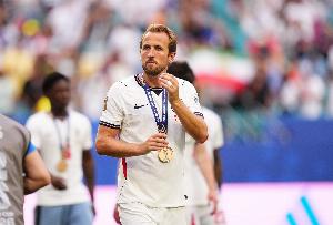 舍伍德:绝不能排除凯恩回热刺的可能,前提是球队下赛季打进欧冠