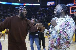 TA:勇士争冠实力不足致引进詹姆斯泡汤 他们预计将原价重签追梦
