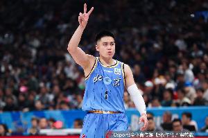 京媒:陈盈骏续约问题非常乐观 年轻锋线李永瀚已完成续约