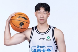 宋昕澔:CBA身体对抗非常强 希望能够帮助广州队打进季后赛