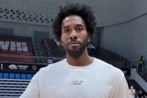 NBA级别的防守!伦纳德与街球手许涛PK 后者被完全罩住&艰难出手