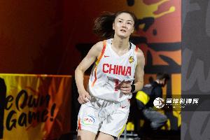 杨毅:女篮这拨球员已不年轻了 最小的罗欣棫也24岁了 张曼曼29岁
