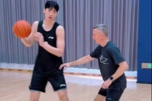 蓄力进阶!申京的专属训练师指导李俊贤开启专项特训!
