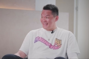 非常自信!刚上国家队时同位置的竞争球员是?朱芳雨:有吗?