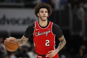 朗佐·鲍尔辟谣退役传闻:这对我可是大新闻 我还在等NBA球队召唤
