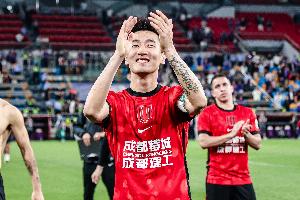 国足战马尔代夫首发6人效力成都蓉城,杨明洋、李扬国足首秀