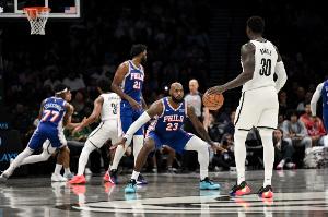 詹姆斯:我们并非十全十美 没法一步到位 在找节奏&磨合需要过程