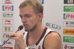 扎加尔斯:我不同意教练的话 输球责任不只在他 毕竟他不能亲自上